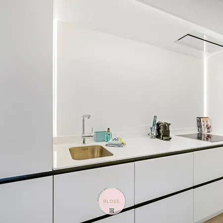 Osean By Bloss Luxe Met Frontaal Zeezicht, Binnenzwembad En Parking 米德尔克尔克